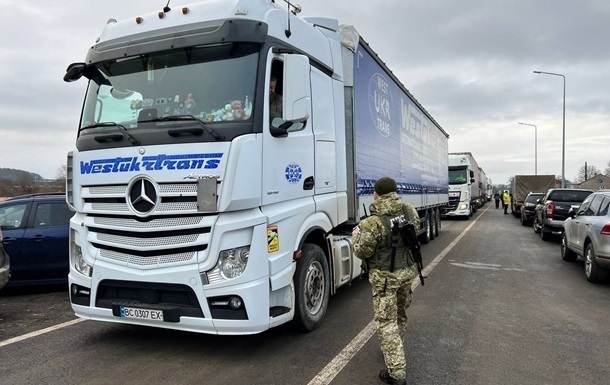 Україна вдвічі більше імпортує, ніж експортує. Що заважає торгівлі