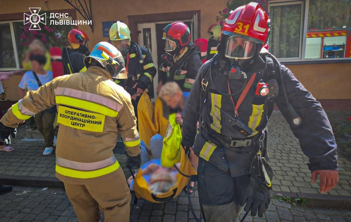Під Львовом сталася пожежа в пансіонаті для літніх людей