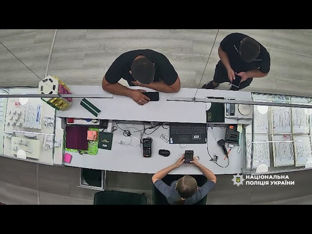 Поліцейські затримали шахраїв, які заволоділи коштами звільнених з полону рф військовослужбовців