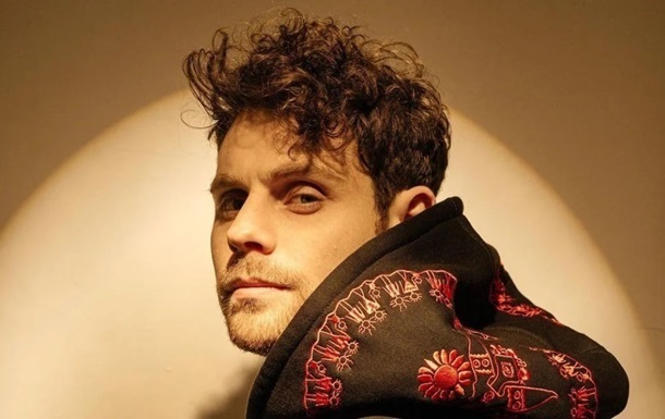 Новини культури - Артур Логай після втрати пальця приміряв протез