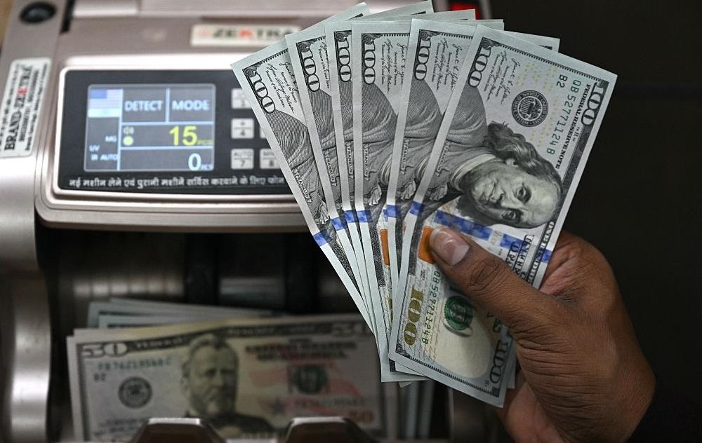 Новини бізнесу - Частка долара у міжнародних розрахунках впала до мінімуму з 2024 року