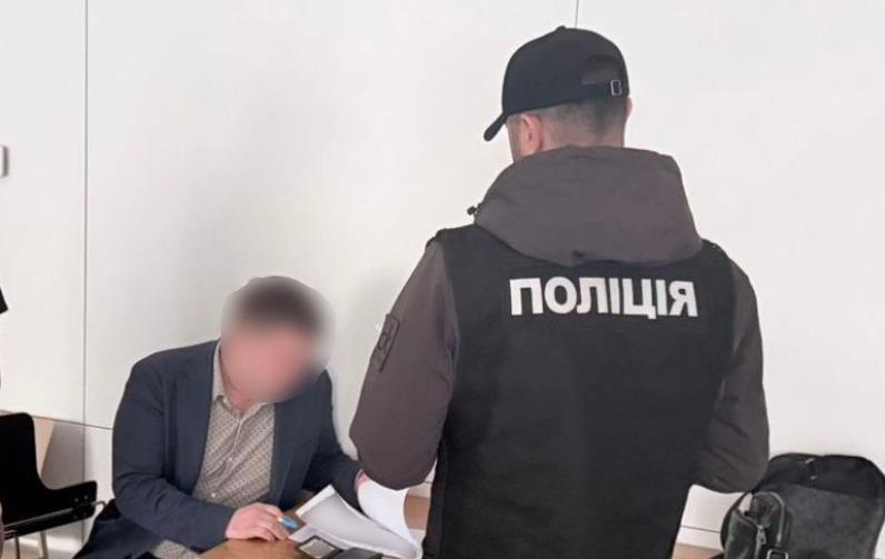 Новини Києва - Чиновник КМДА підроблював документи про відрядження, аби виїхати за кордон