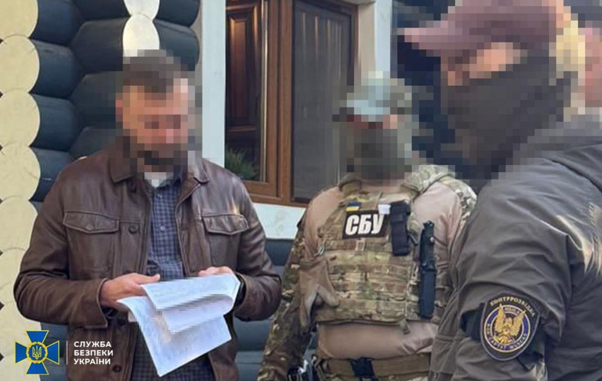 Новини України - Чиновник МЗС продавав росіянам паспорти для "легалізації" в ЄС