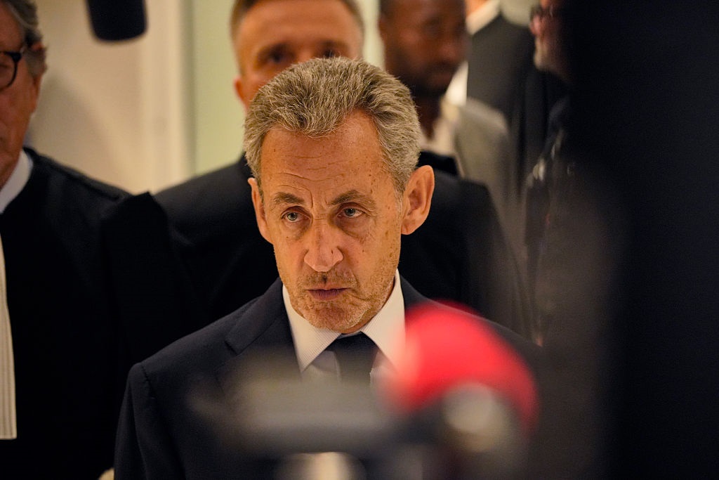 Новини світу - Експрезидент Франції Саркозі відреагував на свій п'ятирічний вирок