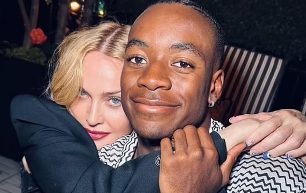 Новини культури - Мадонна зворушливо привітала названого сина Девіда з 20-річчям