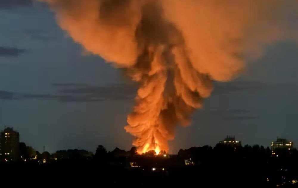 Новини світу - Потужний вибух прогримів на території майбутнього заводу дронів у Британії