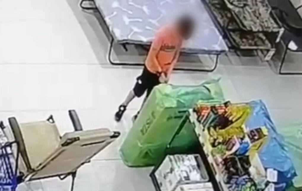 У Києві хлопчик влаштував пожежу в гіпермаркеті