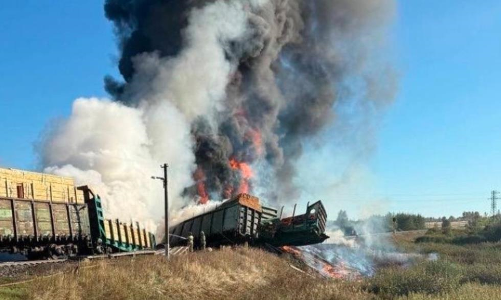 Новини світу - У РФ потяг із паливом спалахнув після жорсткої ДТП