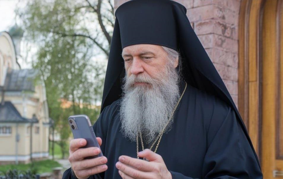 Новини світу - У РФ запустили "православний" додаток, який стежить за віруючими