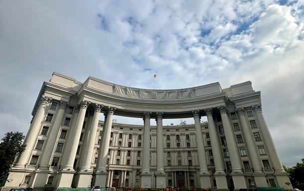 Новини України - Україна заборонила вʼїзд трьом високопоставленим військовим Угорщини