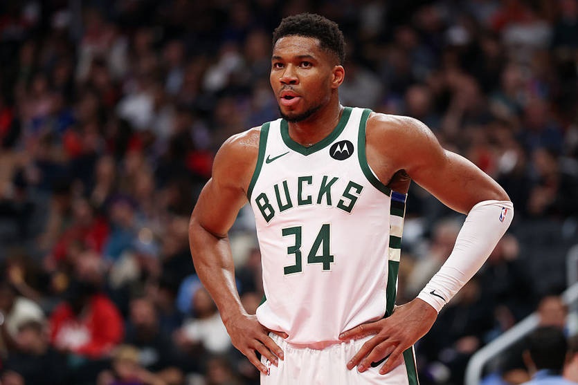 Новини спорту - Адетокумбо з результатами перших двох ігор сезону ввійшов в історію НБА