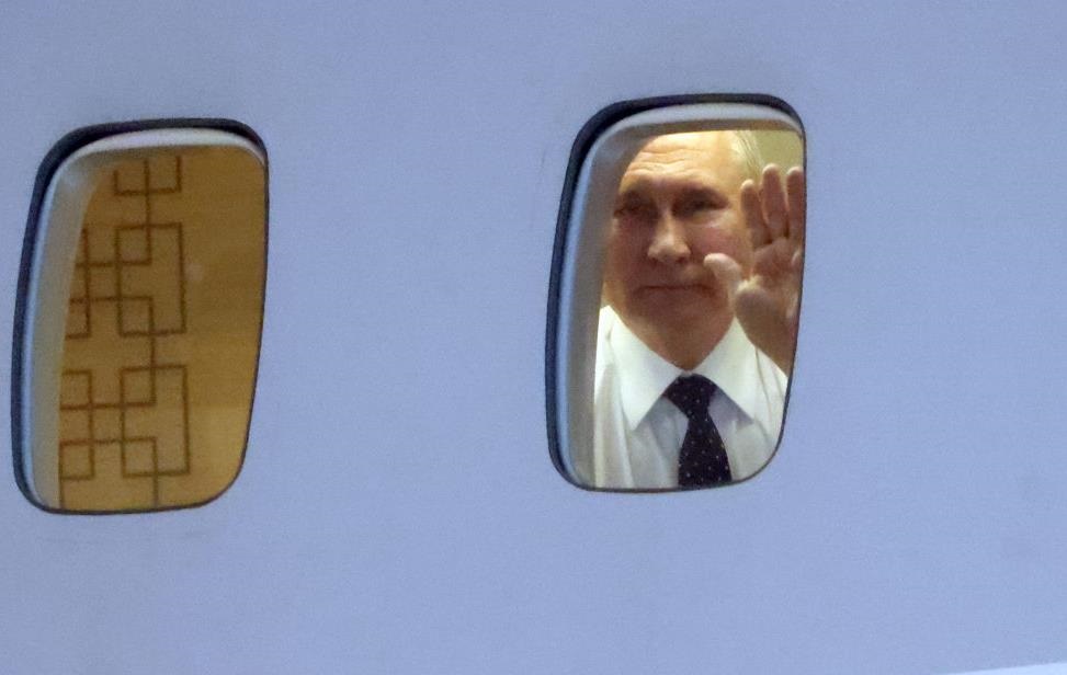 Новини світу - Болгарія готова відкрити небо для літака Путіна