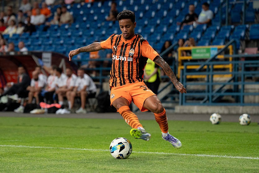 Новини спорту - Бразильський футболіст Шахтаря знову тренується разом із партнерами