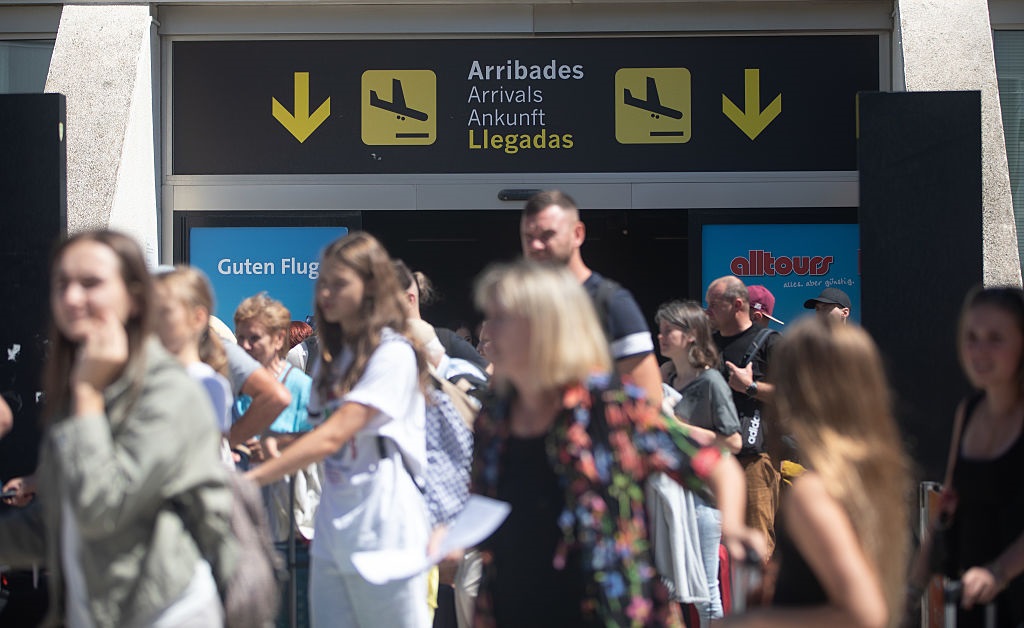 Новини світу - Дрон паралізував роботу аеропорту в Іспанії