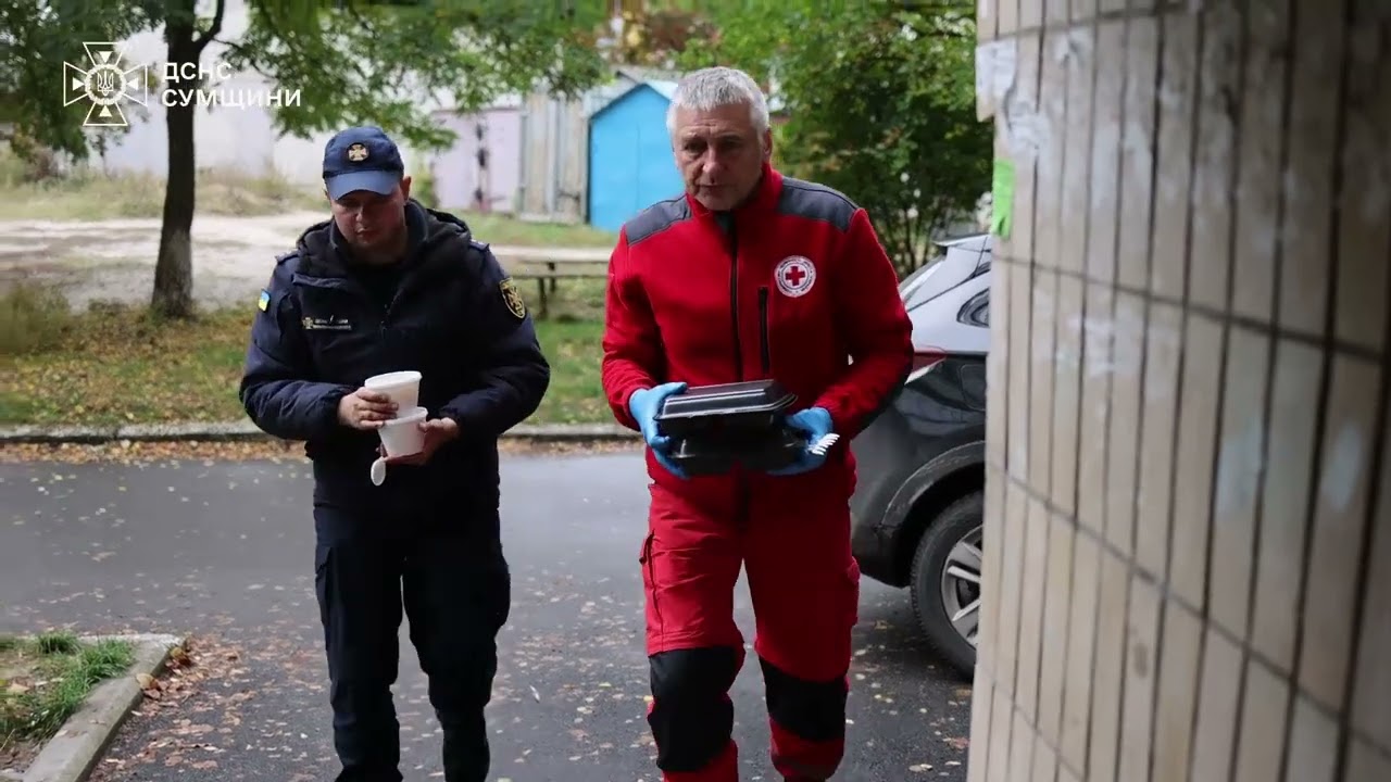 Рятувальники піклуються про всіх хто потерпає від наслідків масованої російської атаки