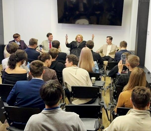 Новини світу - Глава проросійської партії Румунії пригрозила Зеленському "переламати ноги"