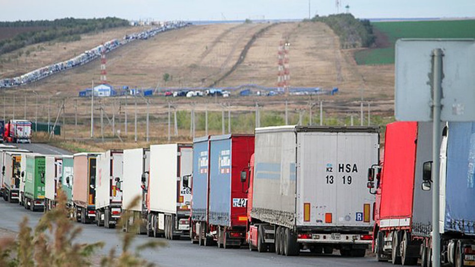 Новини світу - Казахстан блокує фури до Росії, шукаючи підсанкційні товари