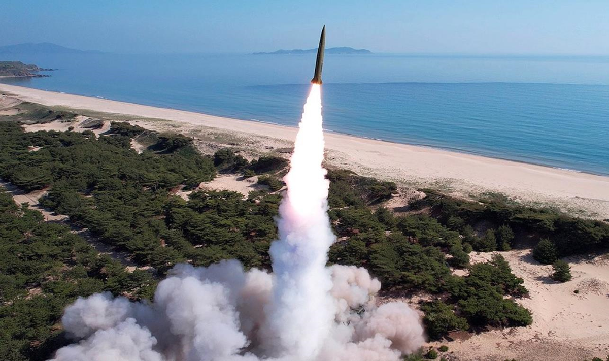 Новини світу - КНДР запустила балістичні ракети перед візитом Трампа до Південної Кореї