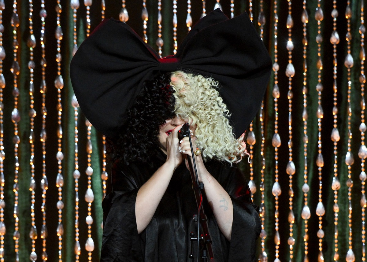 Новини культури - Колишній чоловік Sia вимагає від співачки понад $250 тисяч щомісяця