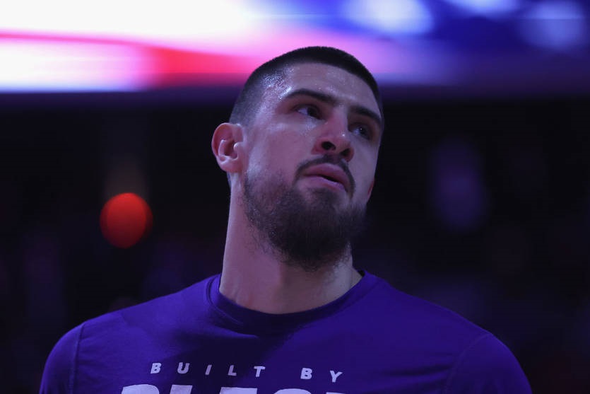 Новини світу - Лень у першій грі з новою командою Нью-Йорк Нікс перемагає Філадельфію