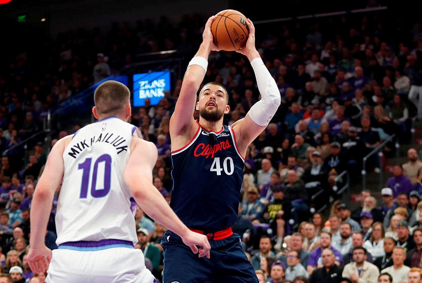 Новини спорту - Михайлюк грає класний перший матч за Юту Джаз у новому сезоні