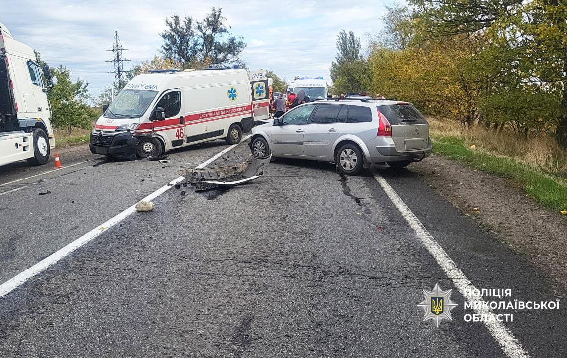 Новини України - На Миколаївщині зіткнулися легковик та "швидка": є постраждалі