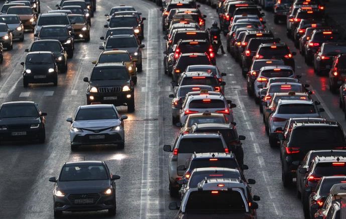 На трасі Москва-Казань фіксують кілометрові черги за бензином – ЗМІ