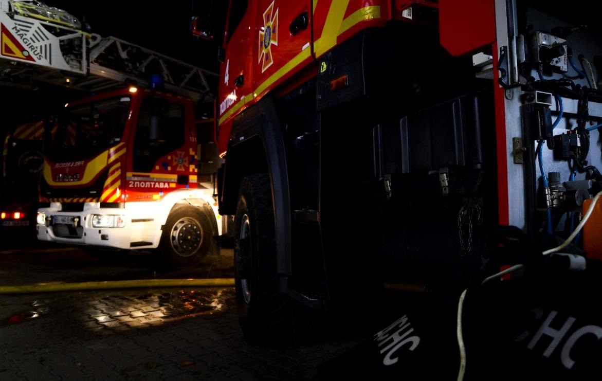 Новини України - РФ вдарила по Полтаві: пожежа охопила склад