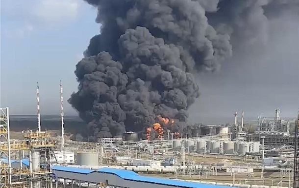 Новини світу - РФ вимушена субсидувати НПЗ через удари БПЛА - ЗМІ