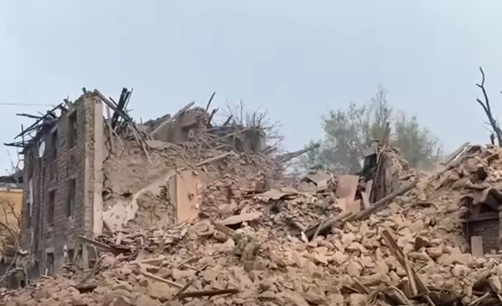 Новини України - Росіяни скинули бомбу на багатоповерхівку у Костянтинівці