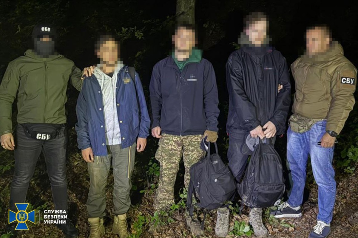 Новини України - СБУ затримала 20 організаторів схем для ухилянтів