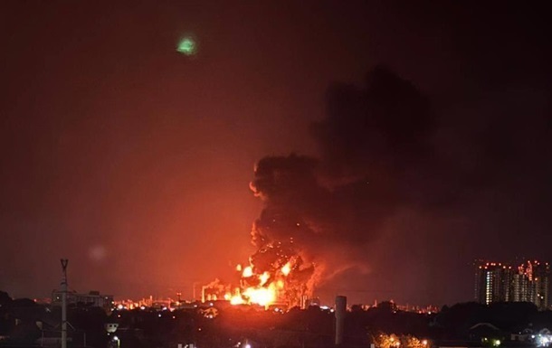 Новини світу - США допомагають Україні бити по НПЗ в Росії - ЗМІ