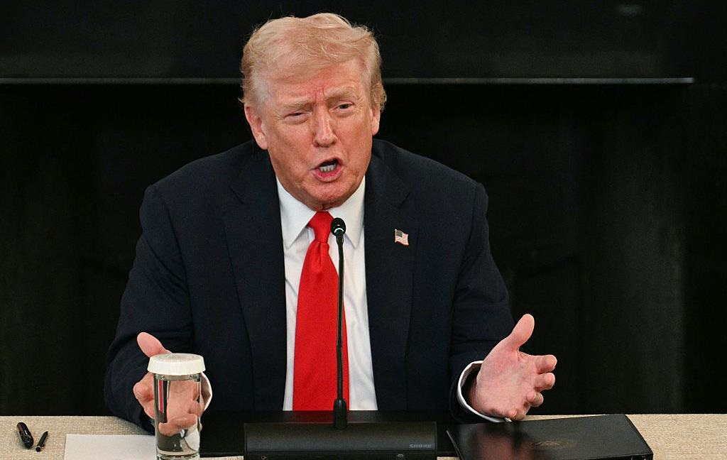 Новини політики - Трамп вірить, що врегулює війну РФ проти України