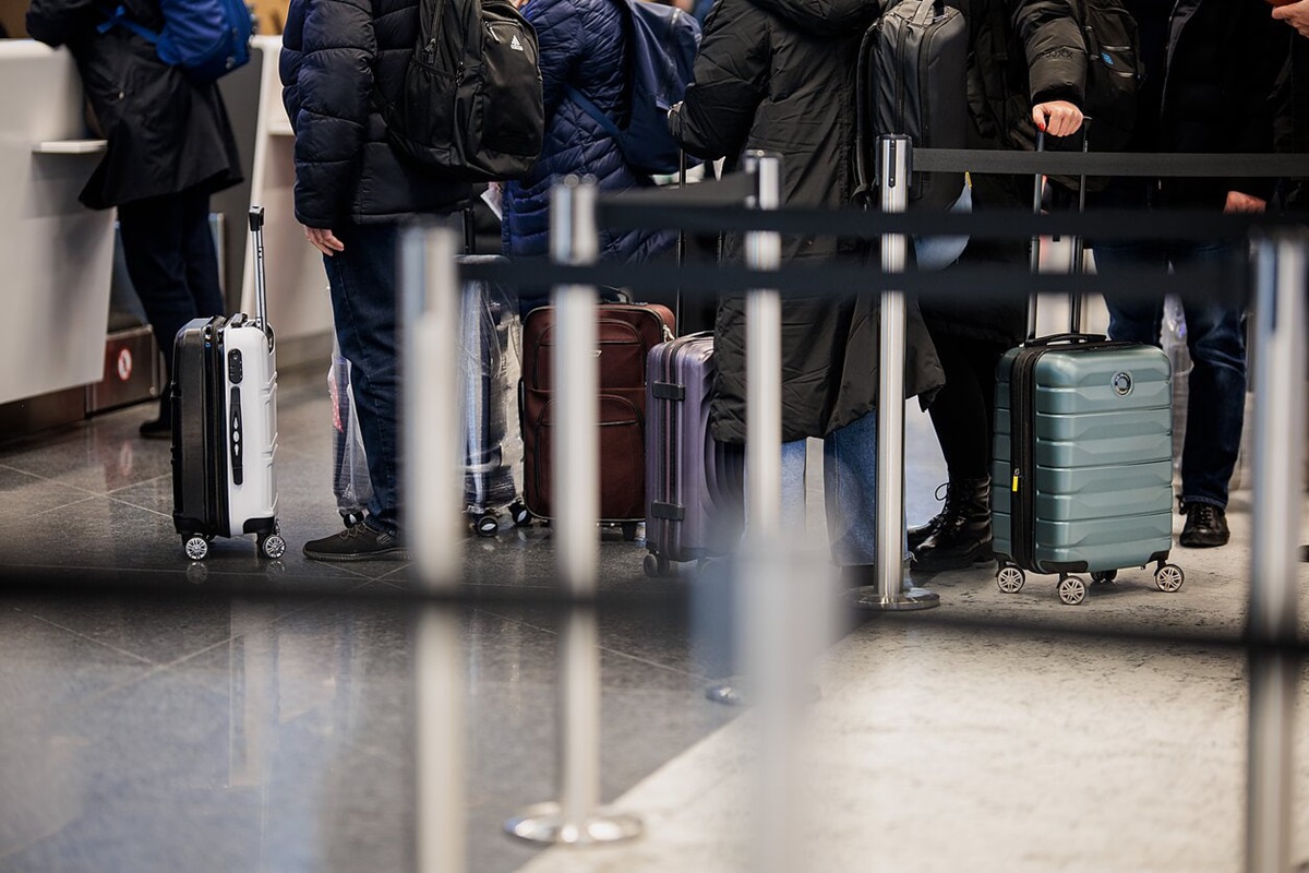 Новини світу - Третій вечір поспіль: аеропорт Вільнюса припинив роботу