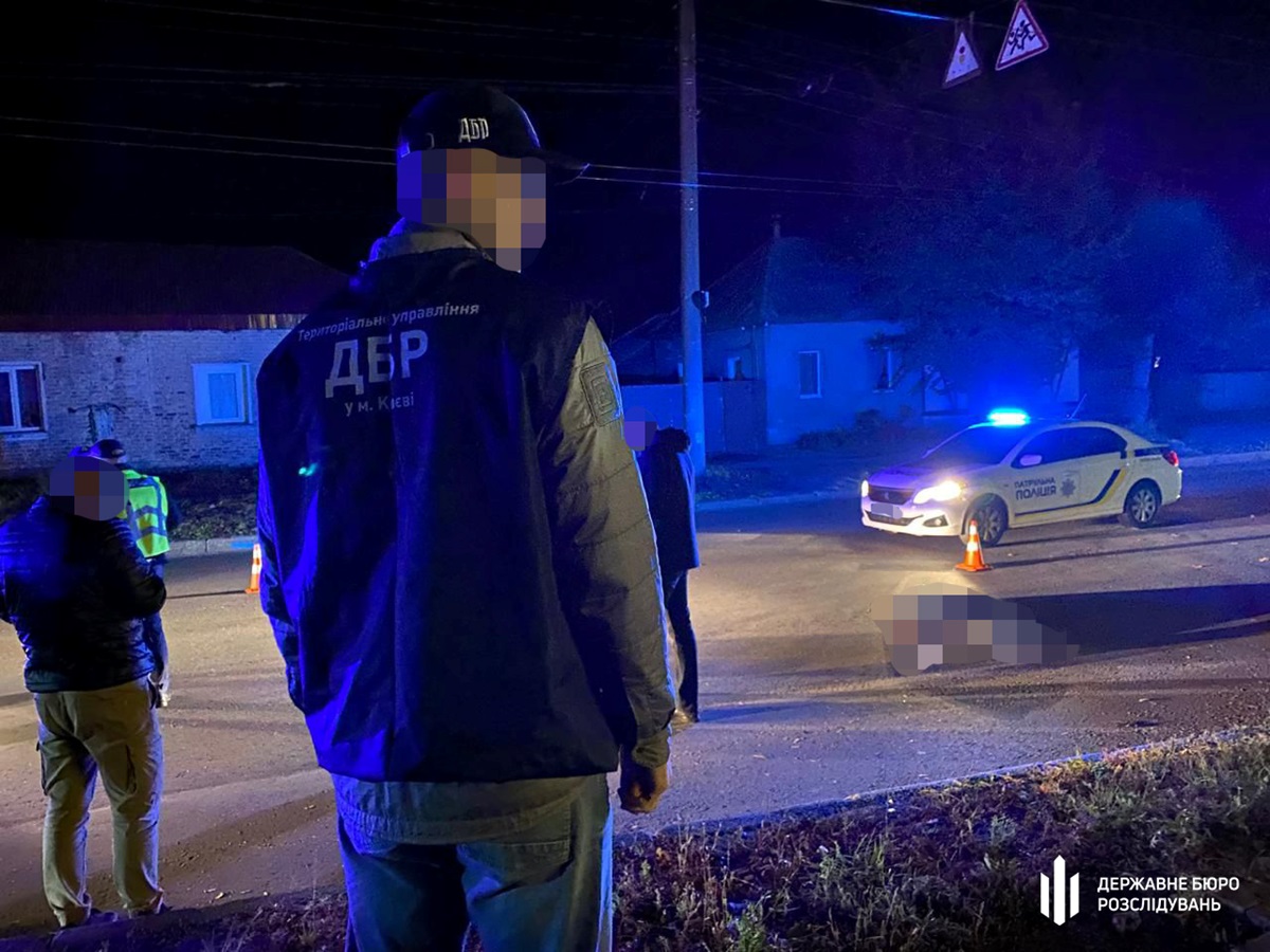 У Чернігові поліцейський на смерть збив військового на пішохідному переході