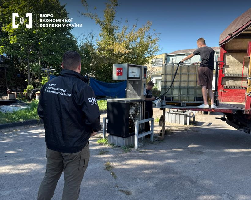 У Києві припинили діяльність підпільних АЗС