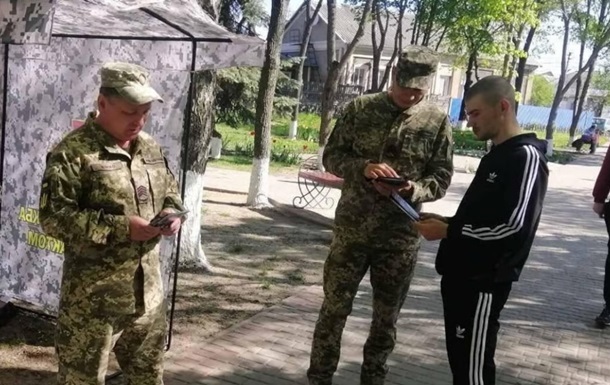 Новини України - У Кривому Розі чоловік поранив ножем двох працівників ТЦК