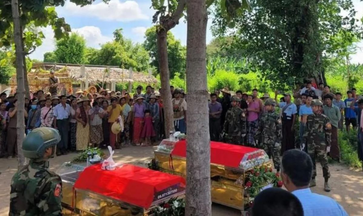 Новини світу - У М'янмі на антиурядовий протест скинули дві бомби: багато жертв