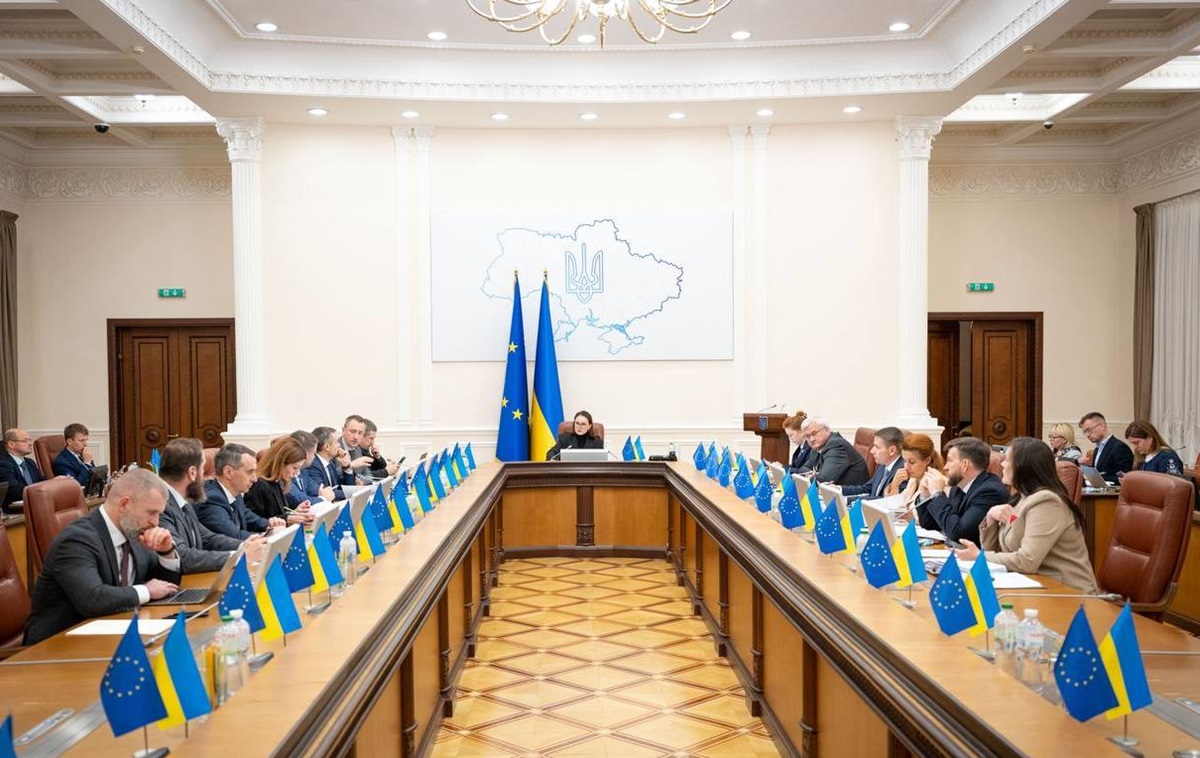 Новини України - Уряд схвалив відправку військових до центру НАТО-Україна в Польщі