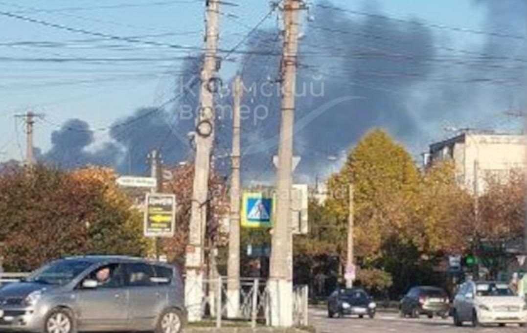 Новини України - В Криму гриміли вибухи: загорілась нафтобаза