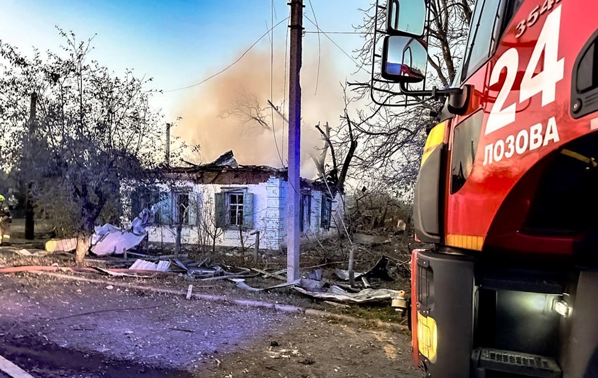 Новини України - В Лозовій четверо поранених через удар російської бомби