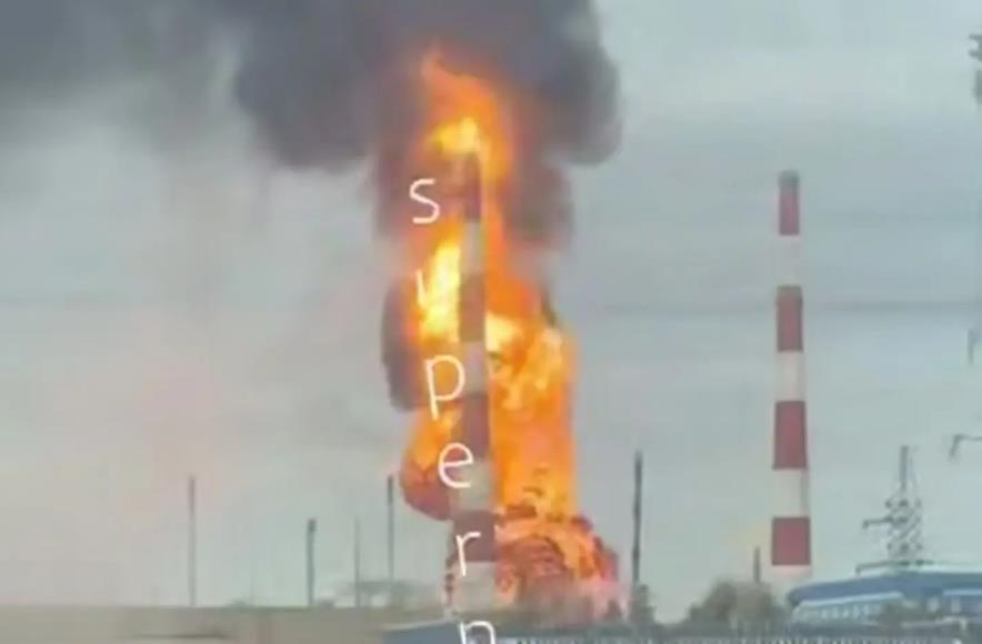 Новини світу - В Оренбурзі палає газопереробний завод