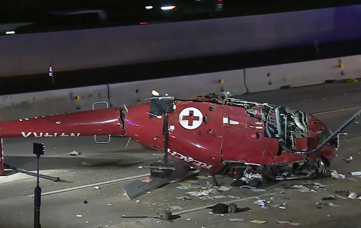 Новини світу - В США на автомагістраль упав гелікоптер: троє потерпілих