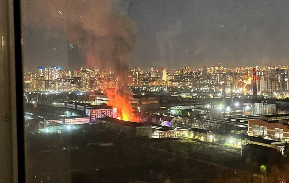 Новини світу - В Єкатеринбурзі спалахнула масштабна пожежа