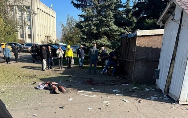 Вибух замінованої колонки в Луганську: потерпілий помер у лікарні