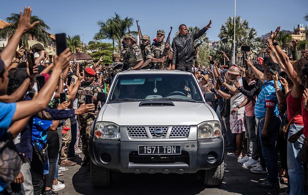 Новини світу - Військові Мадагаскару взяли владу у свої руки після втечі президента