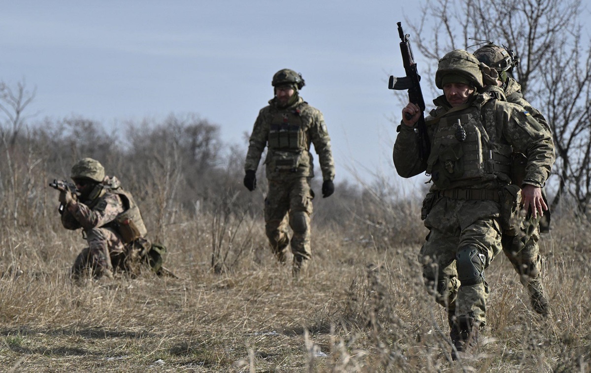 Новини України - ВМС показали знищення складу БК росіян в районі Кінбурнської коси