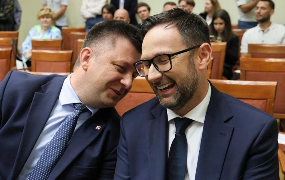 Новини світу - Європарламент зняв імунітет з двох польських депутатів