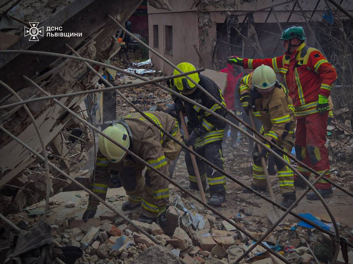 Новини України - З'явилися кадри перших хвилин удару по Львівщині