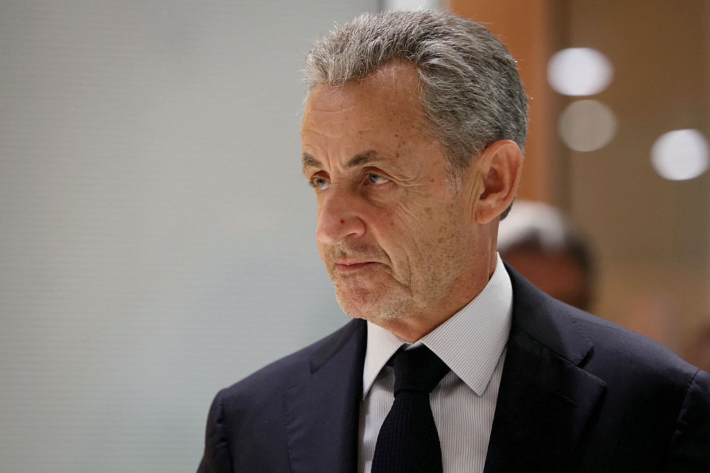 Новини світу - Засуджений колишній президент Франції Саркозі вирушає до в’язниці